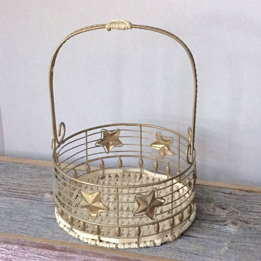 Gold star gift basket with woven base Christmas Xmas winter 10 1/2" tall